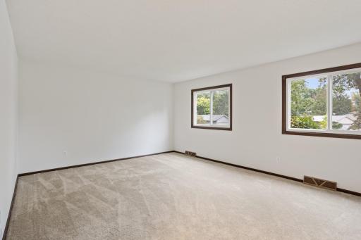 9895 98th Place N, Maple Grove, MN 55369