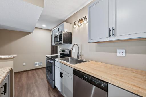 280 Primrose Path N, Bayport, MN 55003