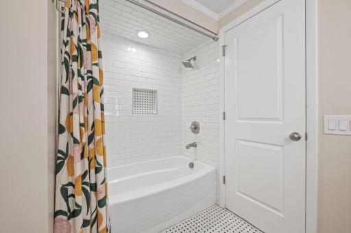 5615 Woodcrest Drive, Edina, MN 55424