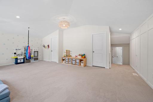 5615 Woodcrest Drive, Edina, MN 55424