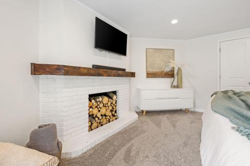 5615 Woodcrest Drive, Edina, MN 55424