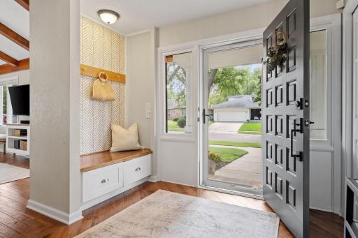 5615 Woodcrest Drive, Edina, MN 55424