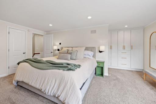 5615 Woodcrest Drive, Edina, MN 55424