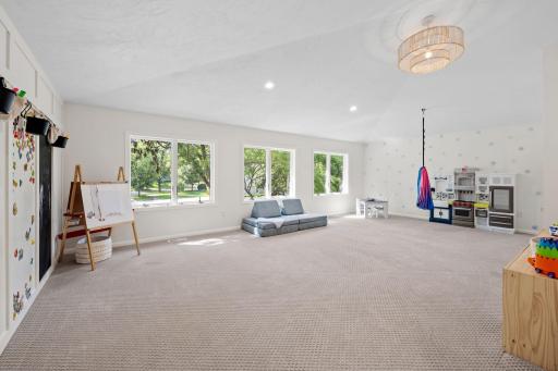5615 Woodcrest Drive, Edina, MN 55424