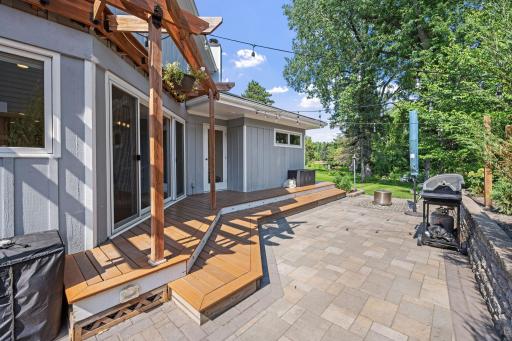 5615 Woodcrest Drive, Edina, MN 55424