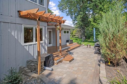 5615 Woodcrest Drive, Edina, MN 55424