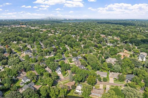 5615 Woodcrest Drive, Edina, MN 55424