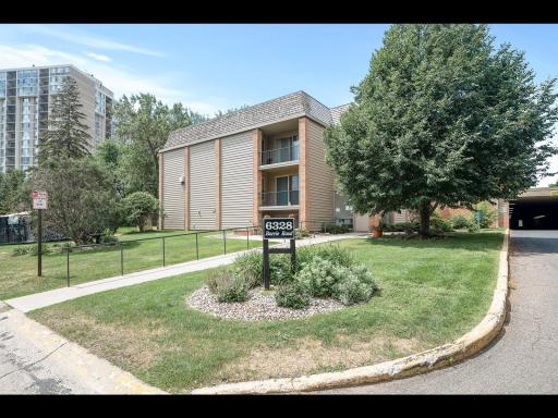 6328 Barrie Road, 2J, Edina, MN 55435