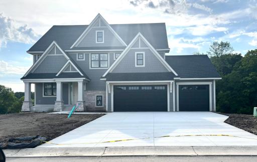 5551 Rolling Hills Parkway, Chaska, MN 55318