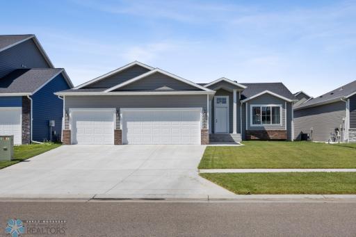 7315 27th Street S, Fargo, ND 58104