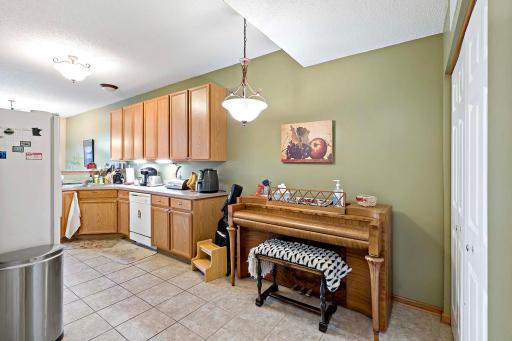 20435 Kensfield Trail, 704, Lakeville, MN 55044