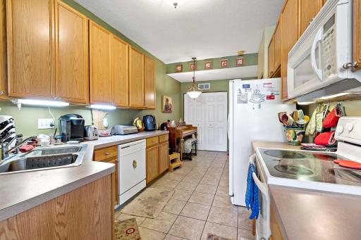 20435 Kensfield Trail, 704, Lakeville, MN 55044