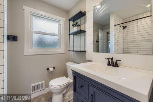 Stylish Full Bathroom, walks through to primary bedroom