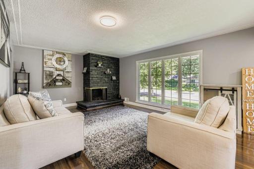 4329 N Penn Ave - MLS Sized - 010 - 05 Living Room.jpg