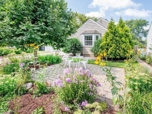 334 9th Avenue N, Hopkins, MN 55343