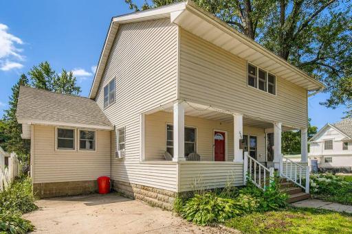 630 Lake Street - MLS Sized - 003 - 02 Exterior Front.jpg