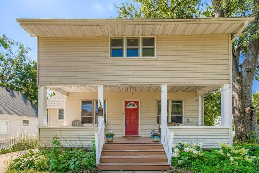 630 Lake Street - MLS Sized - 002 - 01 Exterior Front.jpg