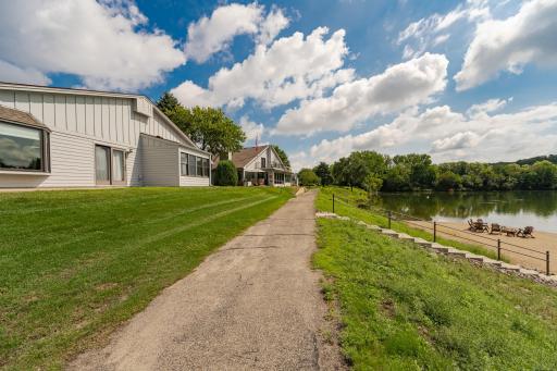 1720 Lakeview Drive SW, Rochester, MN 55902