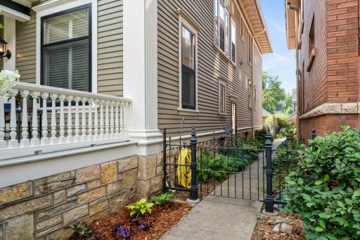 884 Lincoln Avenue, Saint Paul, MN 55105