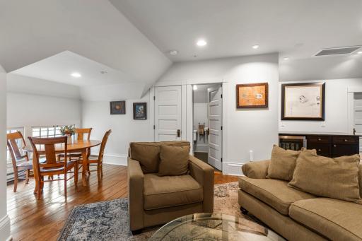 884 Lincoln Avenue, Saint Paul, MN 55105