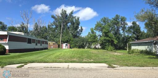 1318 9th Street SW, Valley City, ND 58072