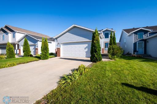 4767 Spencer Lane S, Fargo, ND 58104