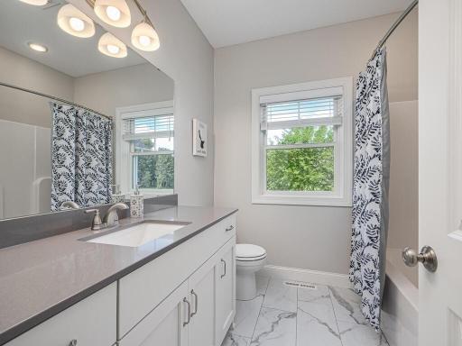 180 173rd Ln NE Ham Lake MN 55304 USA-024-009-Bathroom-MLS_Size.jpg
