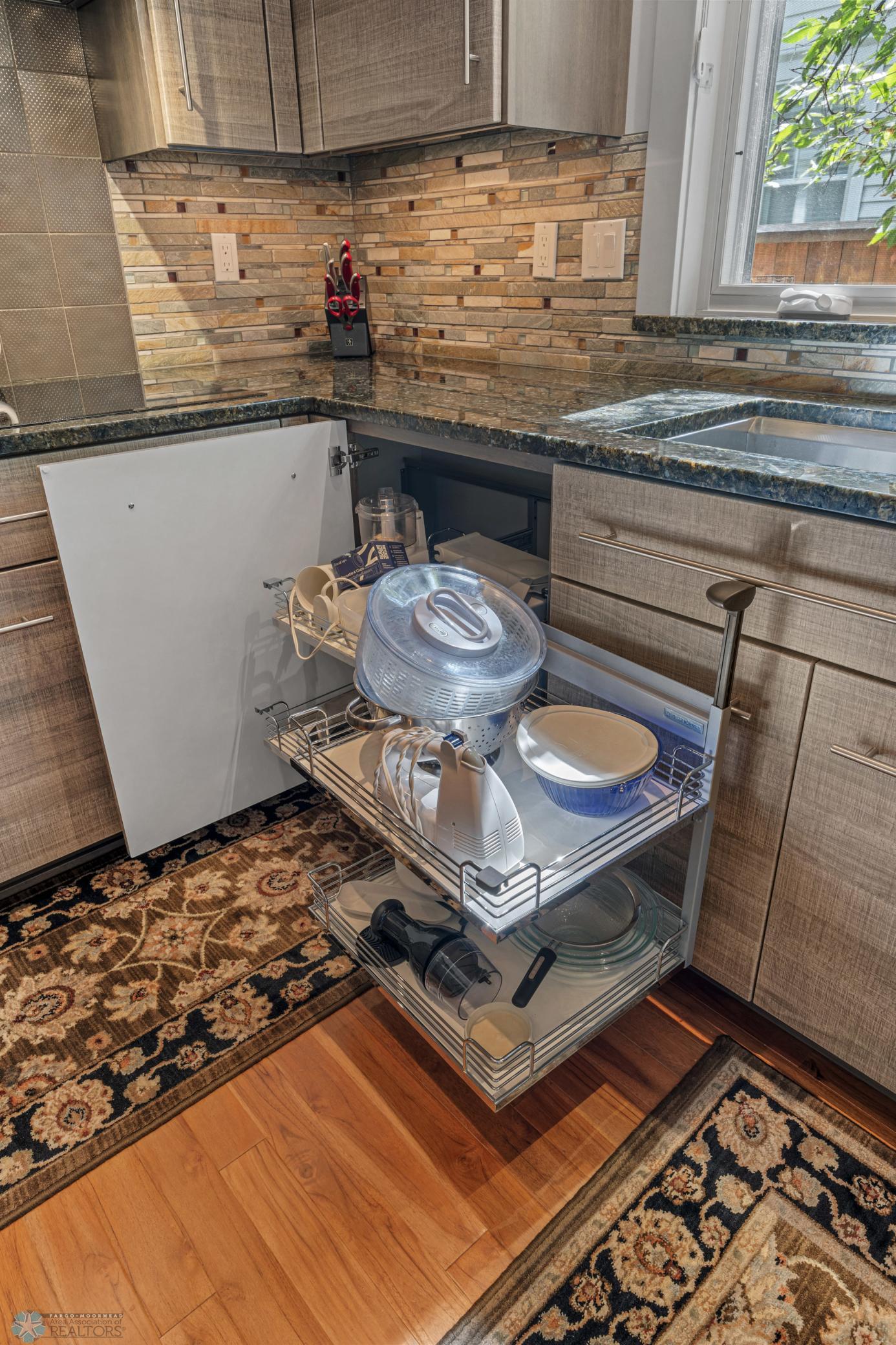Kitchen Pull-out Cabinet