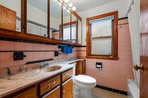 Full main level bath features stylish ceramic tile.