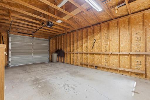 The attached garage is so clean! Added in '93