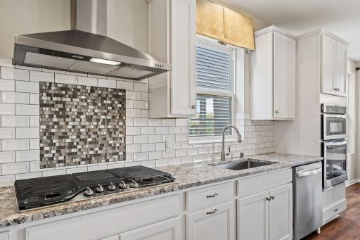 8280 Oakview Court N, Maple Grove, MN 55369