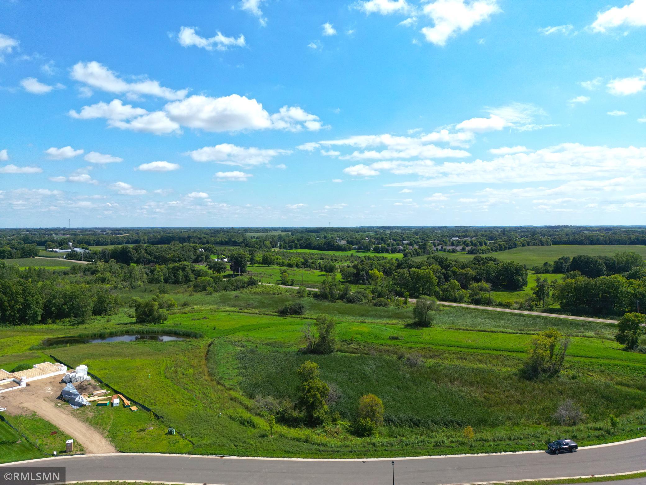 This stunning walkout building site overlooks a freshwater pond, ideal for enjoying nature.