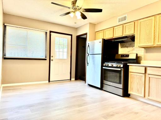 New Quartz counter tops, cabinets, flooring and ceiling fan!