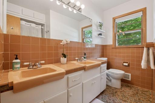 6609 Naomi Drive, Minneapolis, MN 55439