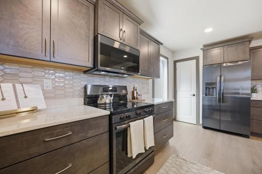 Kitchen - with tile backsplash & quartz countertops
