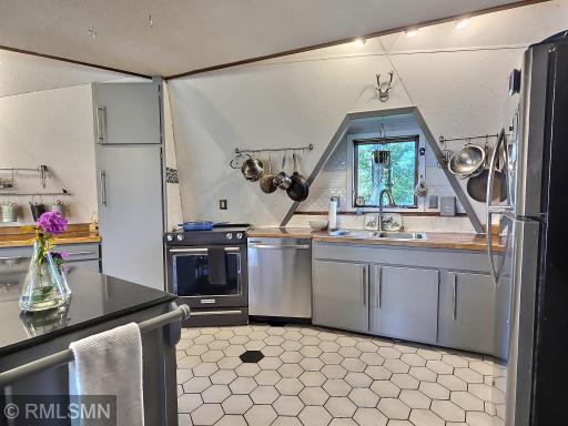 Upgraded countertops and stainless appliances