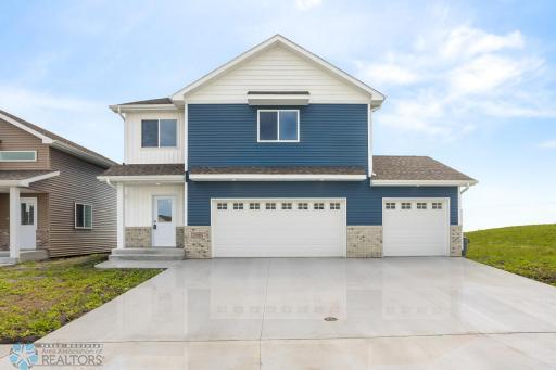 2509 38th Avenue S, Moorhead, MN 56560