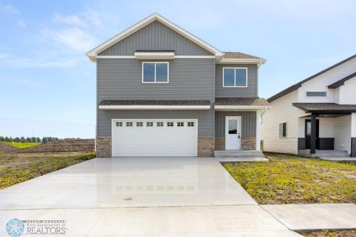 2527 38th Avenue S, Moorhead, MN 56560