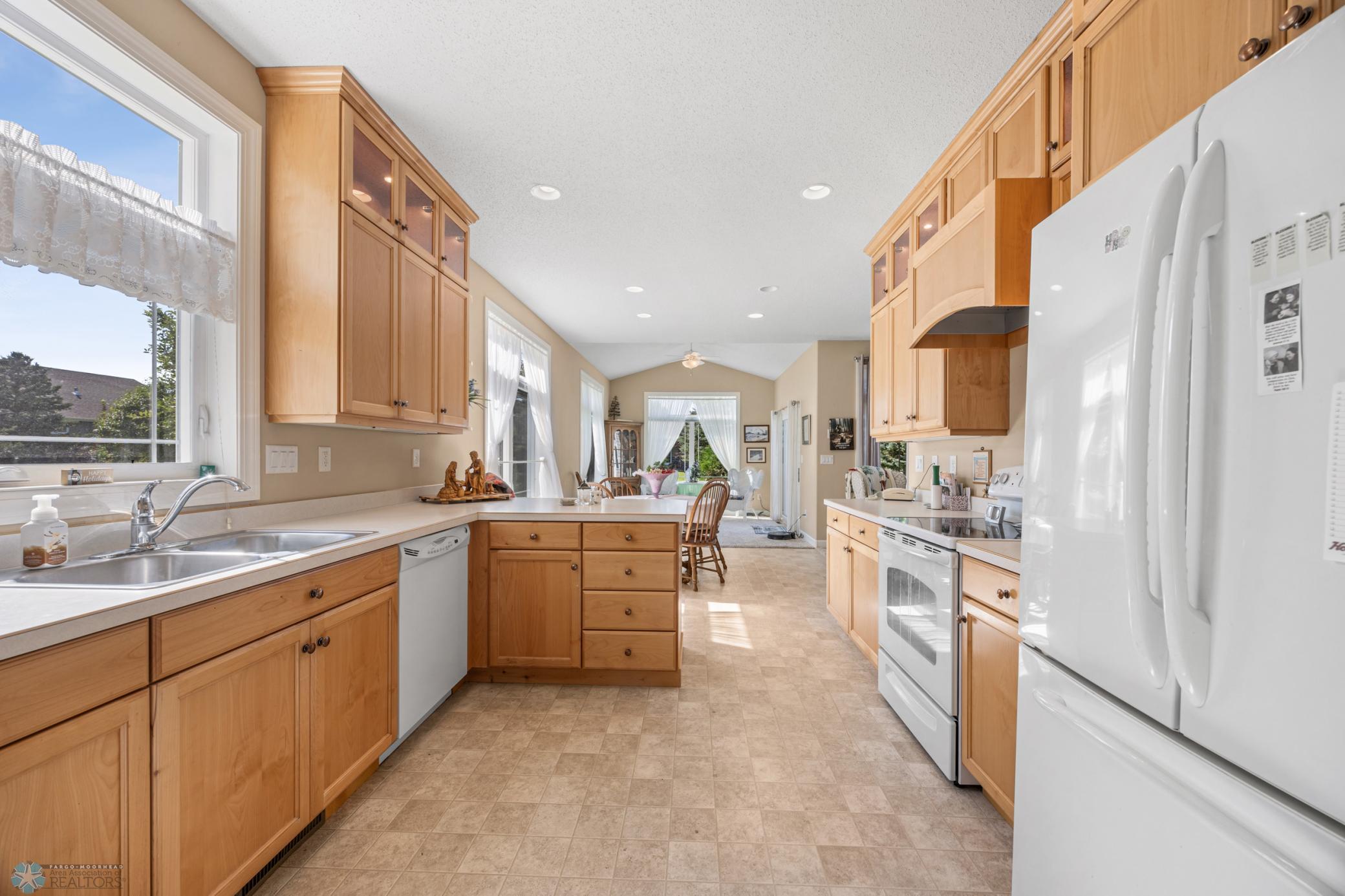 KITCHEN 1.jpg