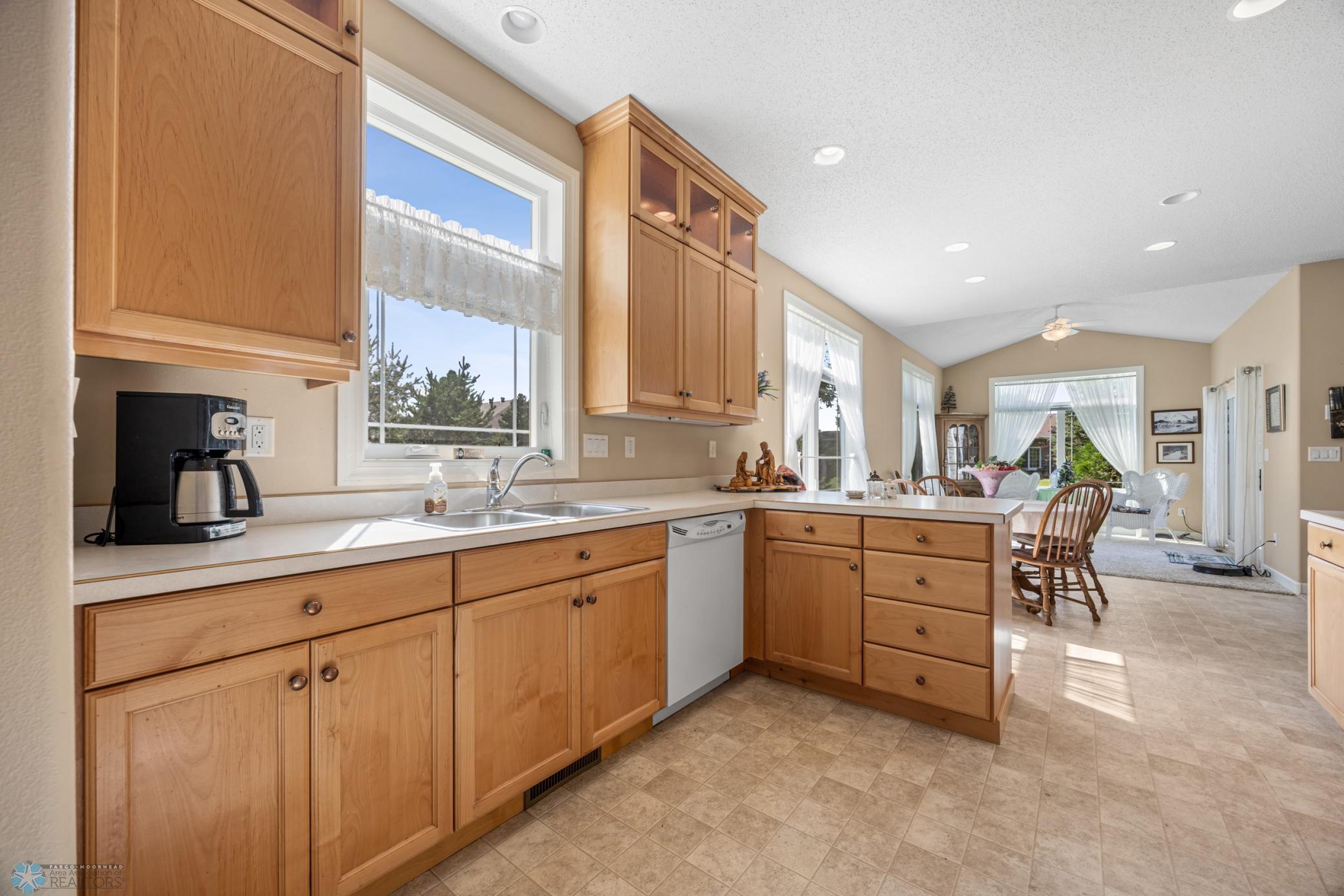 KITCHEN 2.jpg