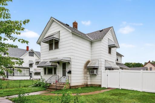 Welcome to 326 Arbor, located in the vibrant and popular West Seventh neighborhood of St Paul!