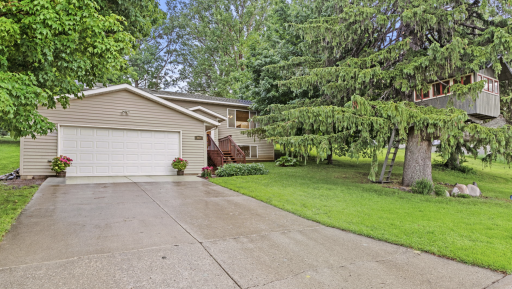 207 4th Avenue NE, Hutchinson, MN 55350