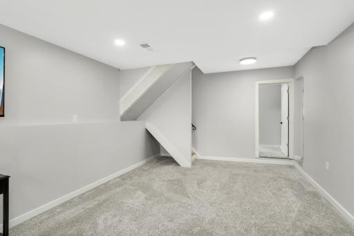 20390 Hughes Avenue W, Lakeville, MN 55044