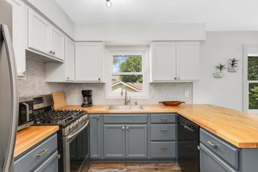 20390 Hughes Avenue W, Lakeville, MN 55044