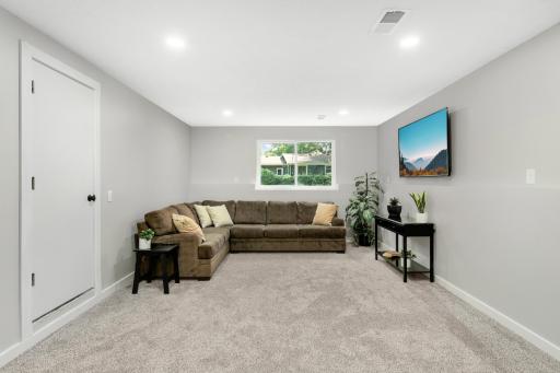 20390 Hughes Avenue W, Lakeville, MN 55044