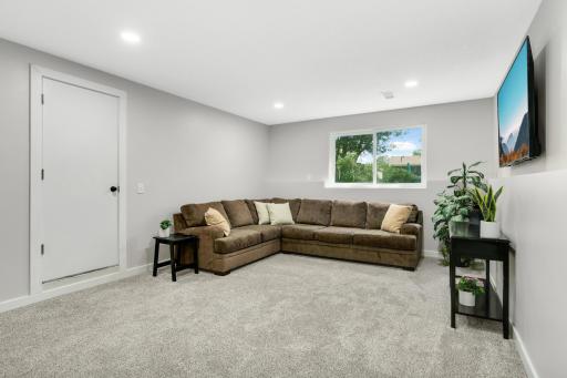 20390 Hughes Avenue W, Lakeville, MN 55044