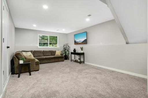 20390 Hughes Avenue W, Lakeville, MN 55044