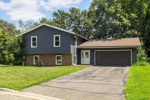 20390 Hughes Avenue W, Lakeville, MN 55044