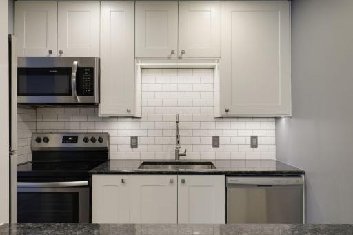 35 Nathan Lane N, 203, Minneapolis, MN 55441