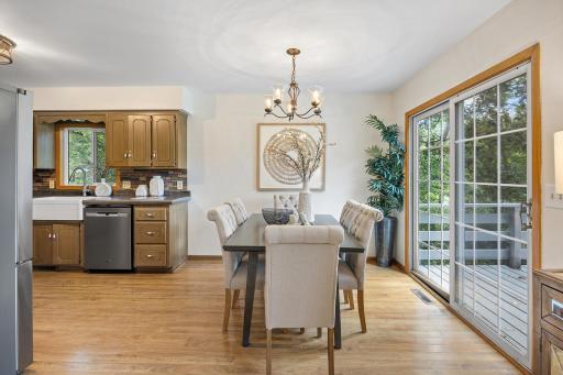 Spacious eat-in dining room right off the kitchen